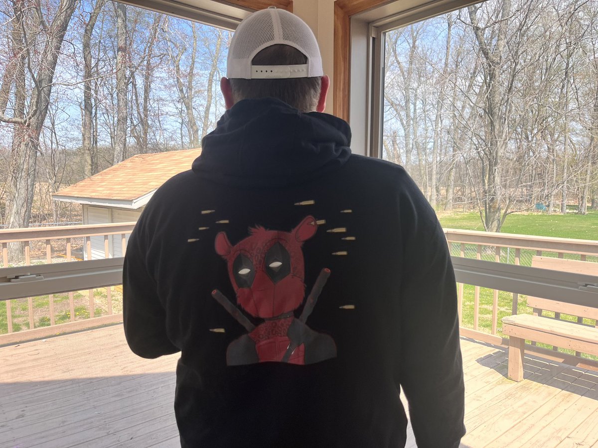 jay3vans42's tweet photo. Sheeeeeesh @LeopardCrew sweaters beat any sweaters out there hands down! Got my legendary merch in and its absolutely 🔥🔥 go get you some merch! #LLC #SoldOut #Sweeeep. 🍀🐆💪🏼 https://t.co/uwZiH6sVH2