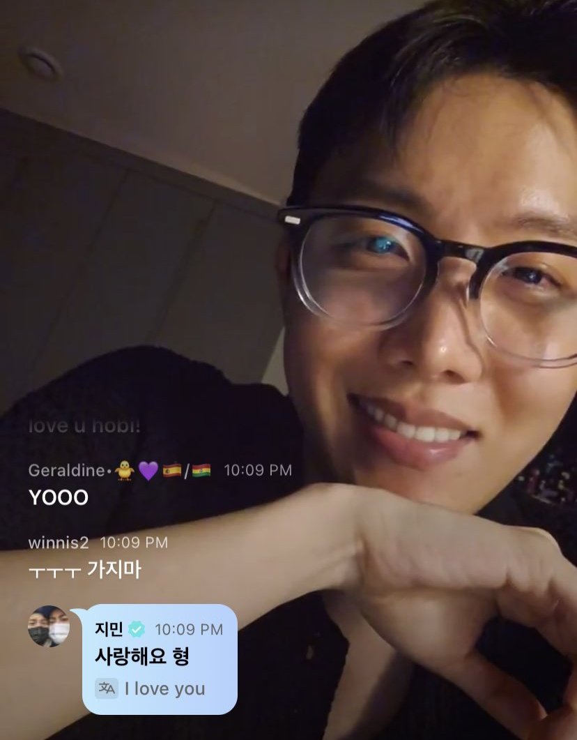 draculaura tweet media