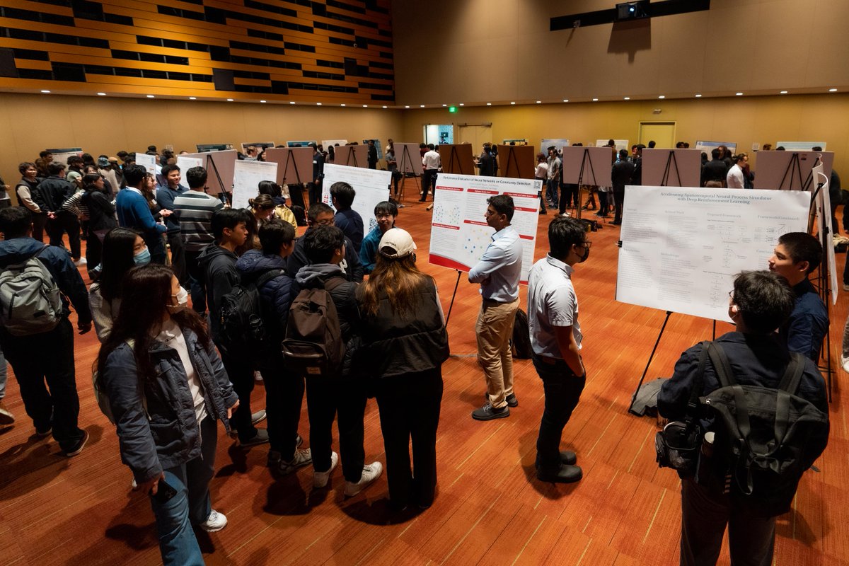 HDSIUCSD's tweet photo. At our first in-person capstone showcase on March 15th, all data science seniors presented their capstone projects they worked on throughout the fall and winter quarters. Check out the work they did at https://t.co/ILw0WWOfUo!

#hdsi #ucsd #datascience https://t.co/PLrFHUIhHp