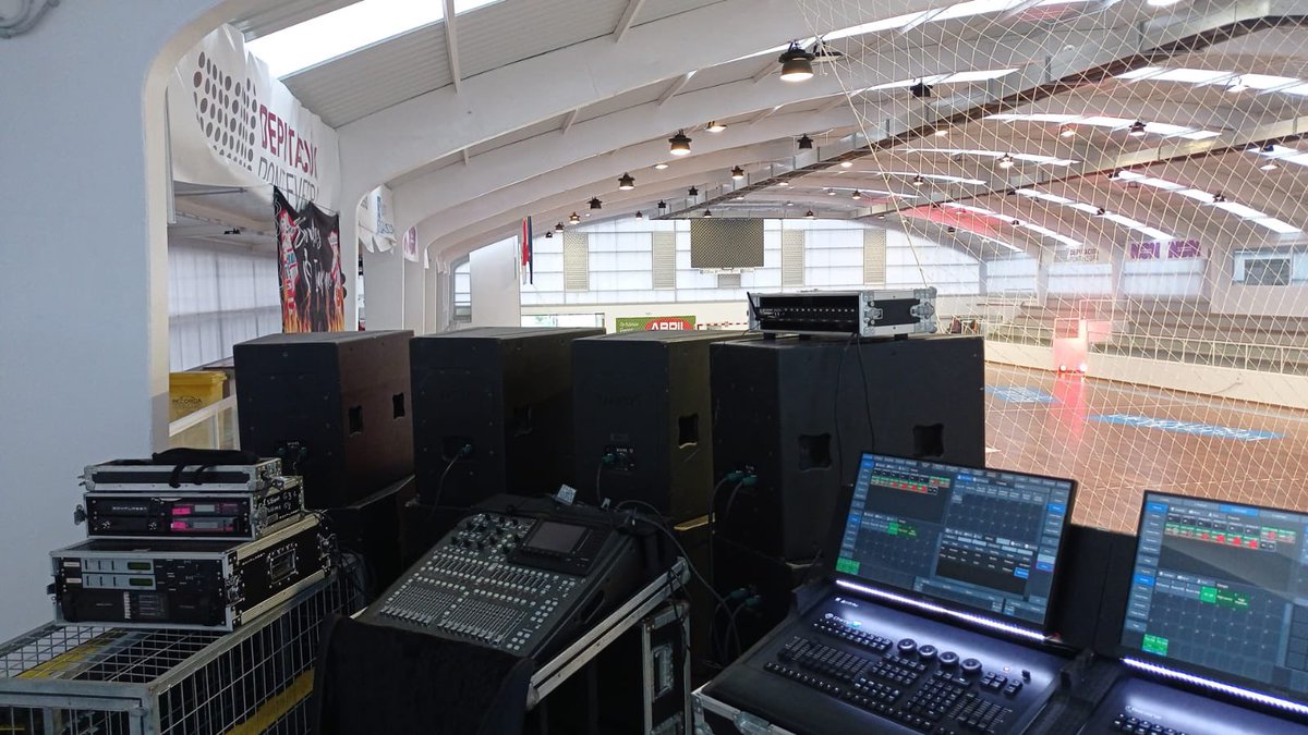 Montaje para este finde semana no Pavillón A Sangriña
.
#onme #onmeproductions #onmeproducciones <a href="/AGuarda_es/">Concello da Guarda</a>