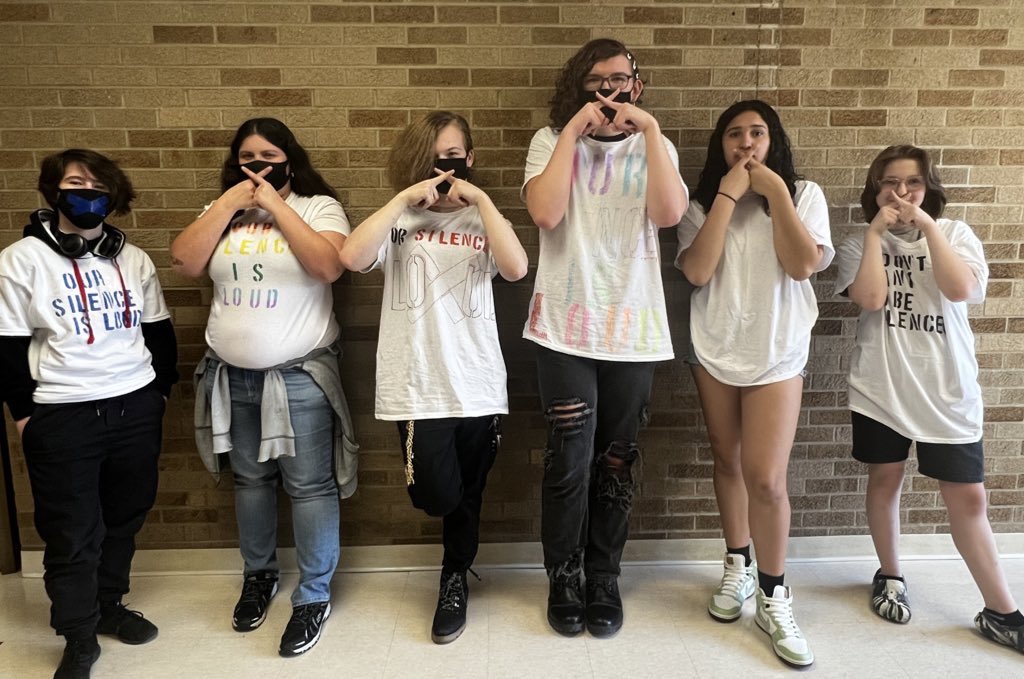 FreyaFusky's tweet photo. So happy to have been part of Waterloo’s national day of silence!
Hosted by @GLSEN @GLSENcentraloh 

Thank you so much to those who participated! And an even bigger thanks to our friends who helped organize this all in just under a week! 

#LGBTQIA #glsen #raiseawareness #queer https://t.co/A2uxBG5Dya