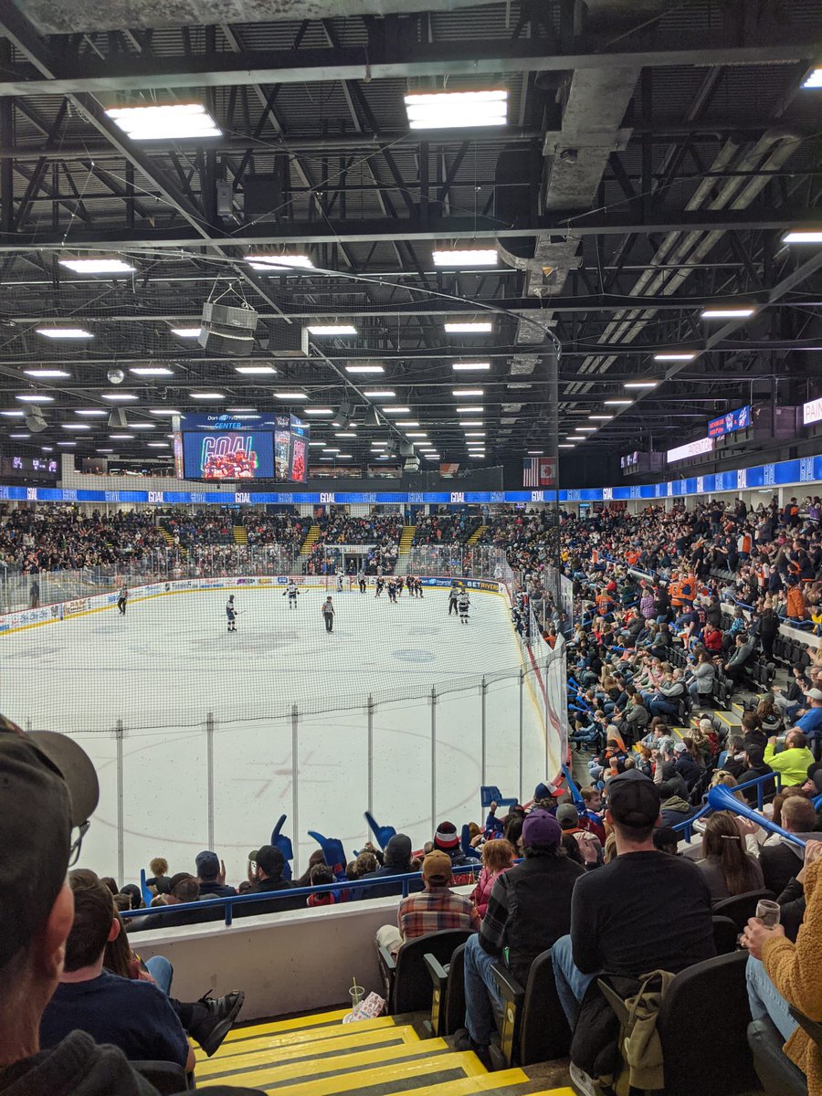 pg13d15's tweet photo. With that, my first season with Flint is in the books! What a fun journey from shadowing game day last season with the Sharks/Cuda ⏩ to this previous season landing a Directing position on Game Day with the Flint Firebirds. 
#fuelthefire #flintfirebirds #ontariohockeyleague https://t.co/rRinoGxg7o