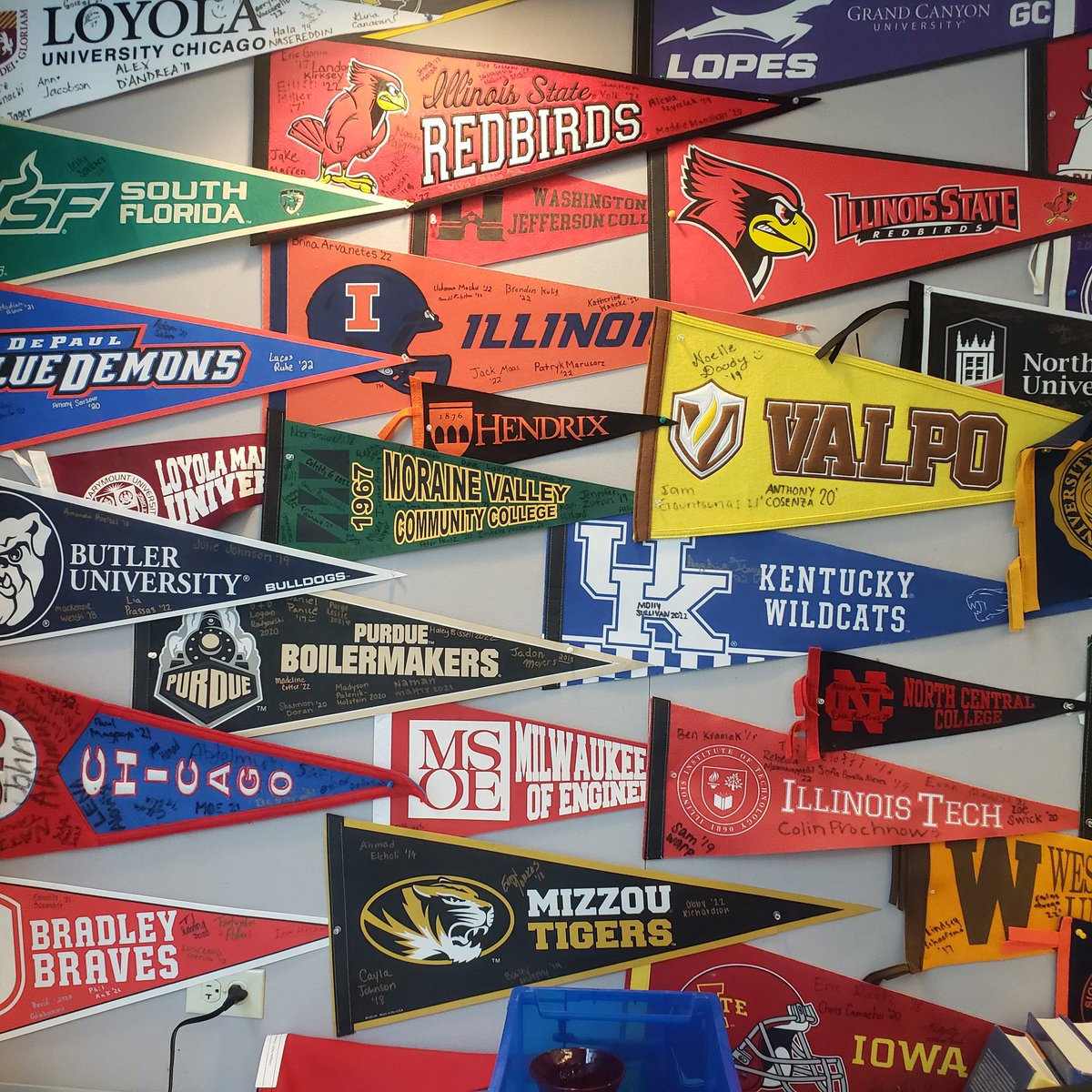 It's that time of year! #APItsLit, our pennant signing will be after school on Wednesday, May 17  in Room S206.  #APItsLit  2022, you are invited! Help welcome the rising freshmen to your school. Please send me an email to let me know if  you are coming: sfureysullivan@d230.org