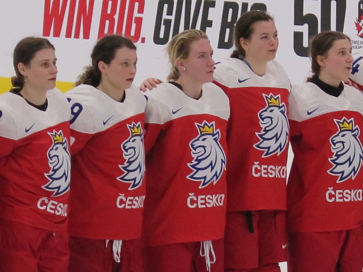 GibbonsDenis's tweet photo. Welcome to the new rising power in women's hockey.  With Canada's Karla McLeod as coach, the Czechs are flying.  Cesko do to ho. Gde domov muj, gde domov muj. Voda huci poskalinach! Pane vrchni, jeste jednou pivo prosim! @GibbonsDenis # https://t.co/ZB4NfEkMVT