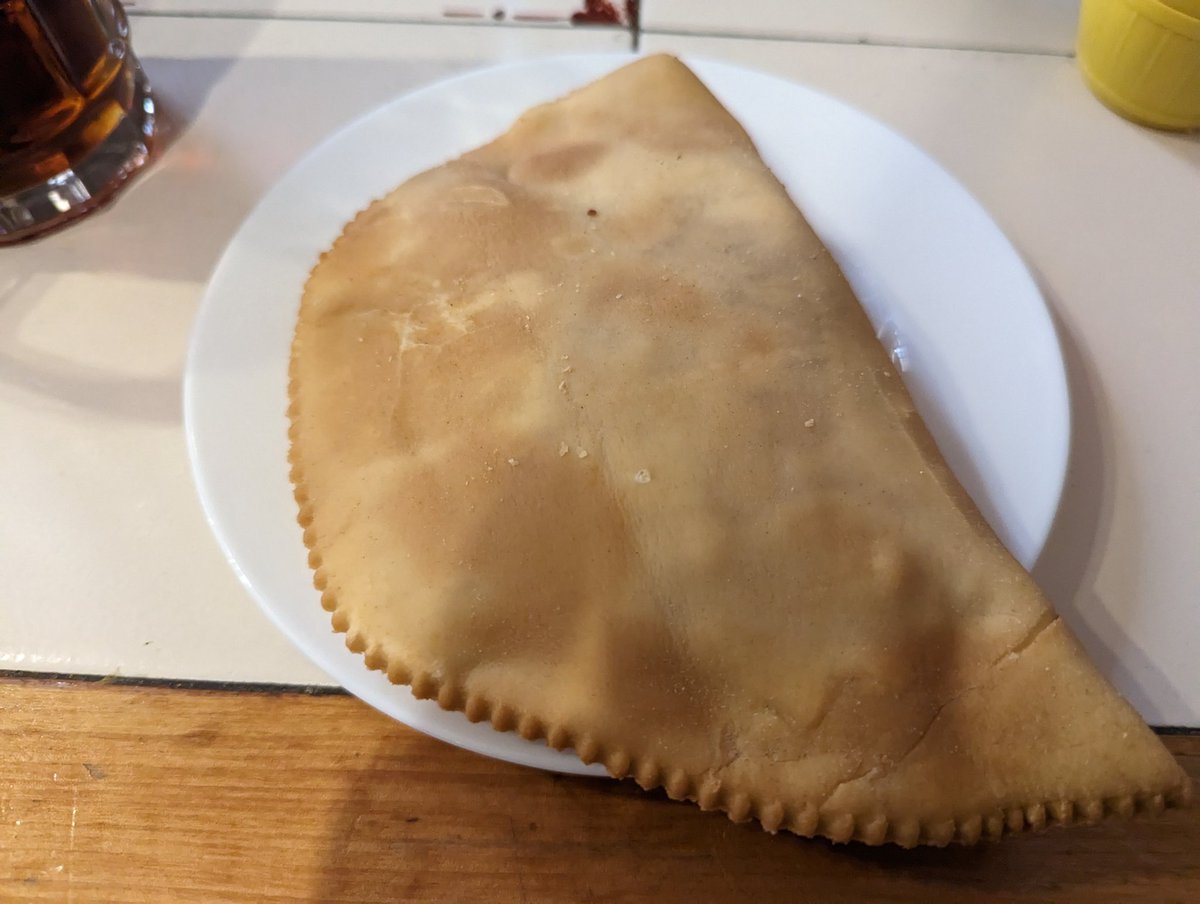 GOOD_NEMO's tweet photo. エンパナーダうまいー
empanadas deliciosas😋 https://t.co/tl7mM3pEcd