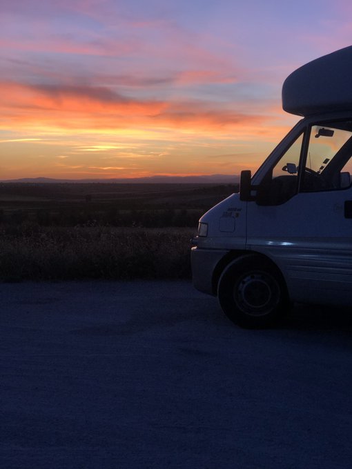 Bonne soir&eacute;e 🧡 #roadtrip #Espagne #coucherdesoleil https://t.co/Zp8mAOw6Ge<a href="/tag/roadtrip"class="tags">#roadtrip</a><a href="/tag/espagne"class="tags">#Espagne</a><a href="/tag/coucherdesoleil"class="tags">#coucherdesoleil</a>