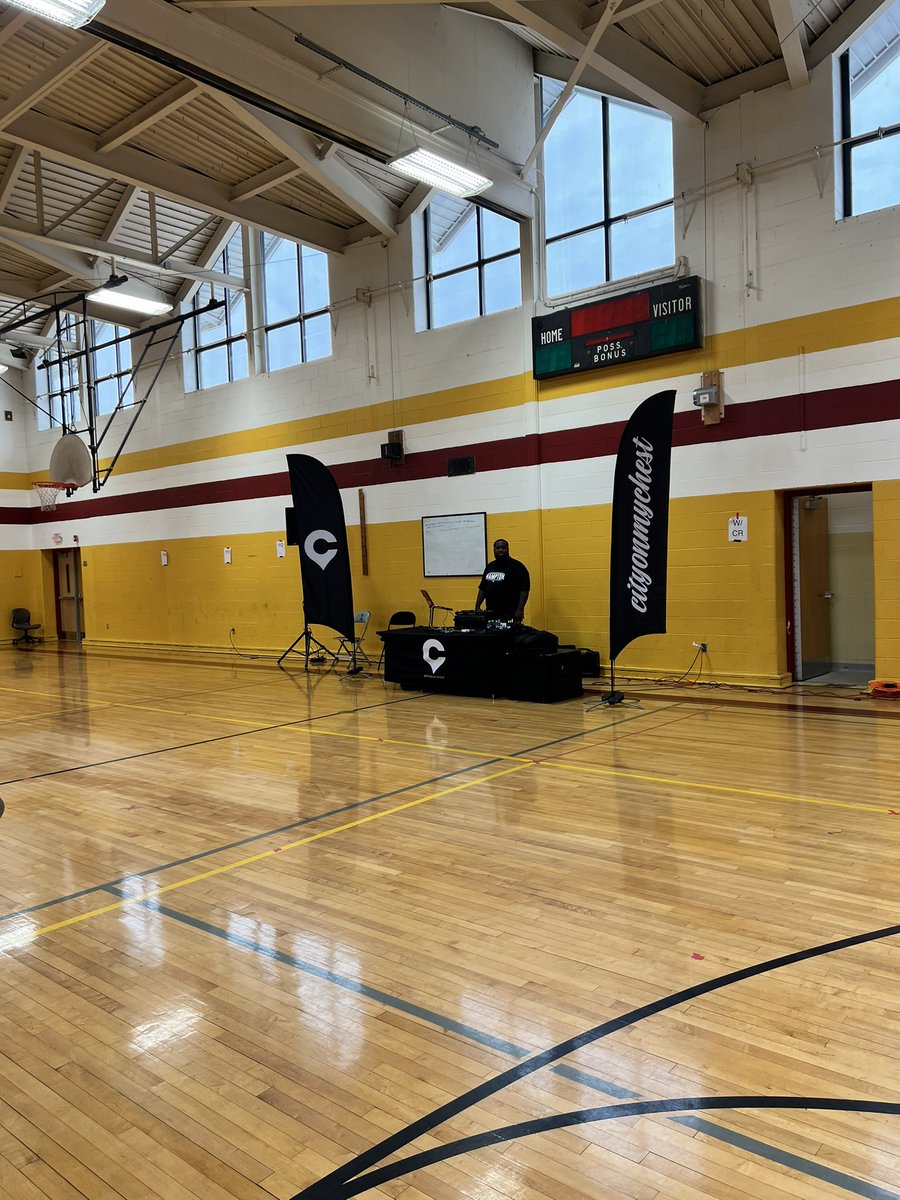BenSymsMS's tweet photo. We want to thank our friends from @cityonmychest for coming by to visit our students and help them get hype for an exceptional #SpartanStrong 4th Quarter!! #challengeacceptedlevelup #WeAreHCS https://t.co/ywm48aoe4h
