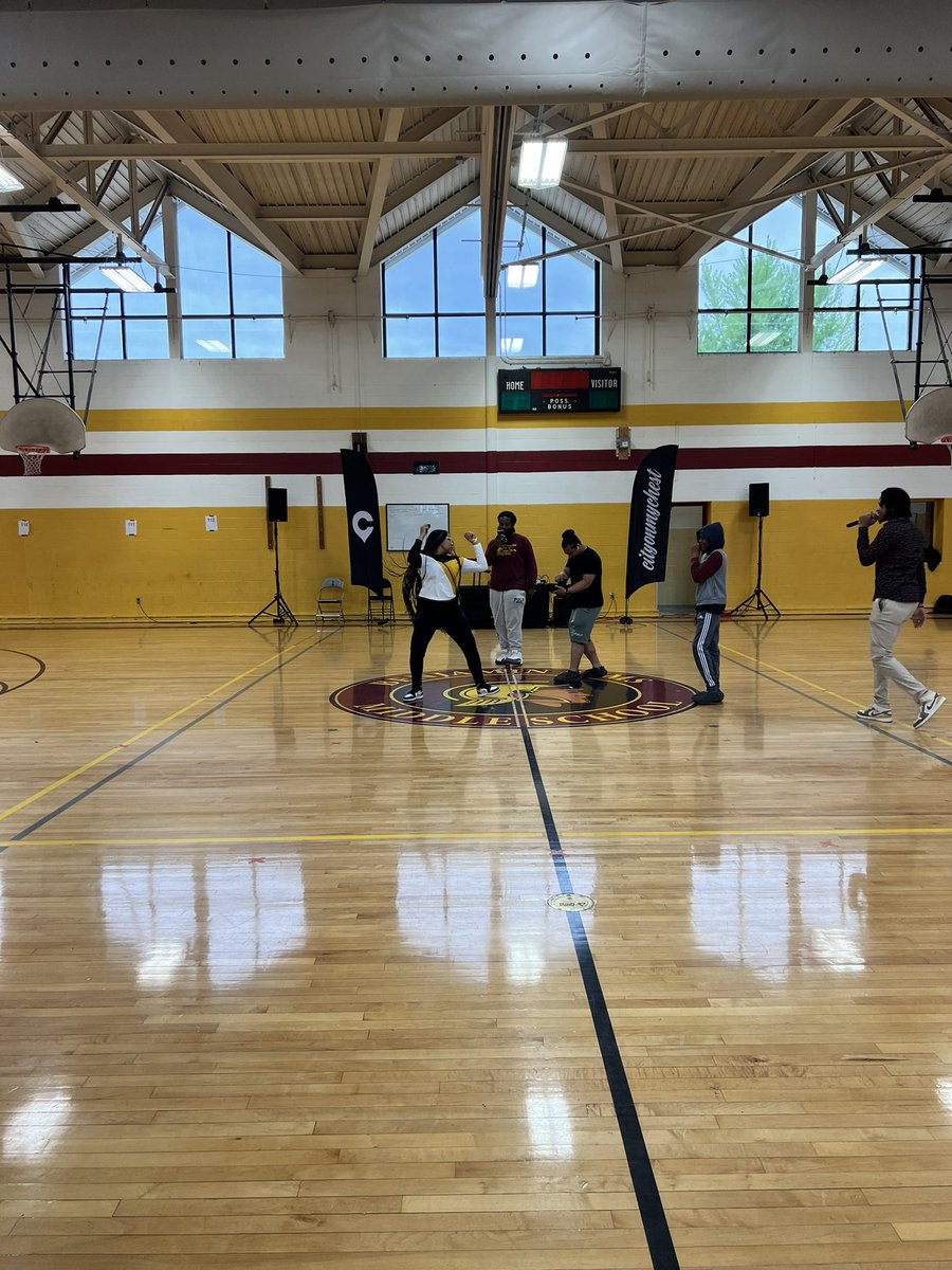 BenSymsMS's tweet photo. We want to thank our friends from @cityonmychest for coming by to visit our students and help them get hype for an exceptional #SpartanStrong 4th Quarter!! #challengeacceptedlevelup #WeAreHCS https://t.co/ywm48aoe4h