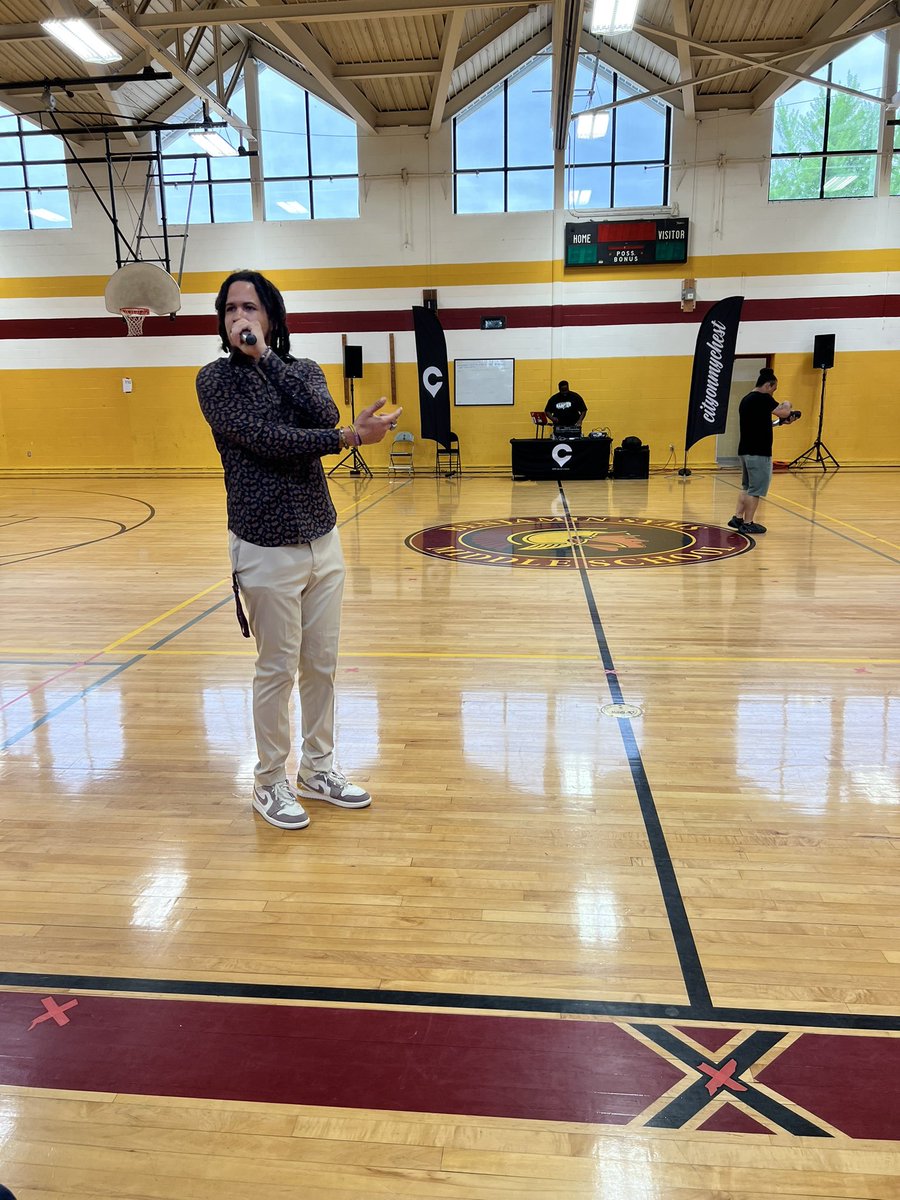 BenSymsMS's tweet photo. We want to thank our friends from @cityonmychest for coming by to visit our students and help them get hype for an exceptional #SpartanStrong 4th Quarter!! #challengeacceptedlevelup #WeAreHCS https://t.co/ywm48aoe4h