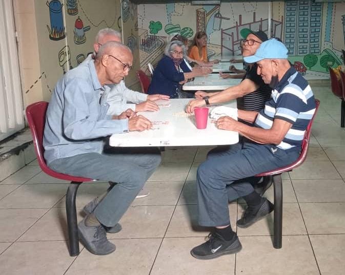 Minhvi_Oficial's tweet photo. #EstáPasando || Éste viernes se lleva a cabo una jornada de #BingoBailable para nuestros jubilados tal y como lo prometió el Min. @IMVillarroel1 para proporcionarle recreación y sano esparcimiento a los abuelos de la Reina de las Misiones
#MaduroLealtadYVictoria https://t.co/QvfLXAd8hj