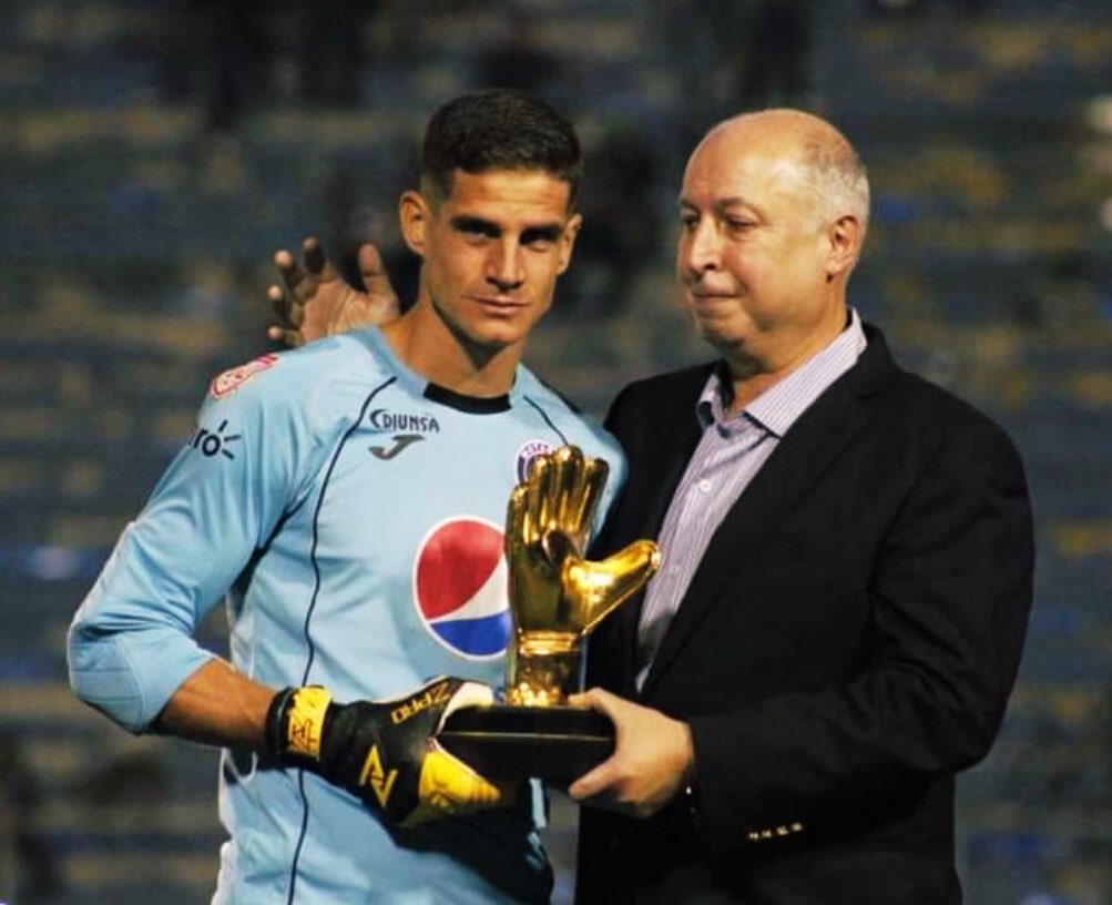 ElBlogDelCiclon's tweet photo. Hoy se conmemora el  #DiaInternacionalDelPortero y queremos agradecerle a nuestro Capitán Rougier por todo lo que ha significado para El Ciclón:

4 Ligas Nacionales 🏆 
1 Supercopa 🏆
1 Guante de Oro de CL 🧤✨
Mejor arquero LINA 2018 🧤✨

¡Gracias por tanto, JONY! 🦅 https://t.co/P3BPrCYHkl