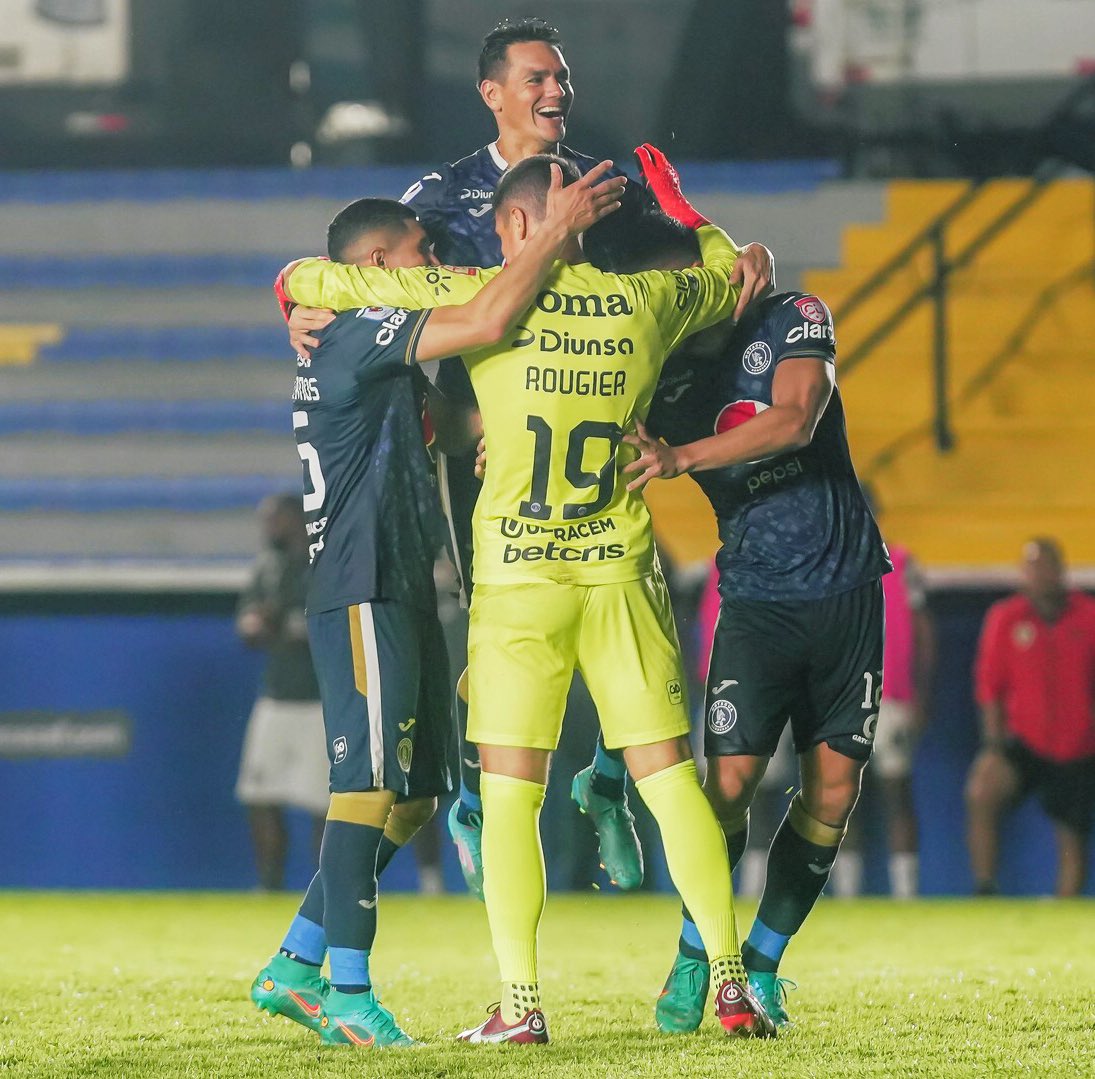 ElBlogDelCiclon's tweet photo. Hoy se conmemora el  #DiaInternacionalDelPortero y queremos agradecerle a nuestro Capitán Rougier por todo lo que ha significado para El Ciclón:

4 Ligas Nacionales 🏆 
1 Supercopa 🏆
1 Guante de Oro de CL 🧤✨
Mejor arquero LINA 2018 🧤✨

¡Gracias por tanto, JONY! 🦅 https://t.co/P3BPrCYHkl