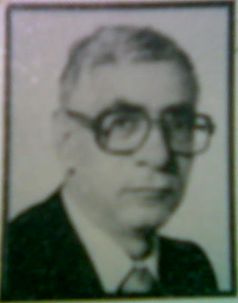 كتب المصري "محمد جلال كشك"
واصفا الفرق بين السعودية والسعوديين وغيرهم:

 لم يكن بالسعودية🇸🇦 قنصل لبريطانيا 

في الوقت الذي كان البريطانيين
يشرفون على جيش مصر🇪🇬 
وبعثة إنجليزية تدير جيش العراق🇮🇶
والأردن جيشه انجليزي🇯🇴

وجندرمة فرنسية بسوريا🇸🇾 ولبنان🇱🇧
والجزائر جزء من فرنسا🇩🇿