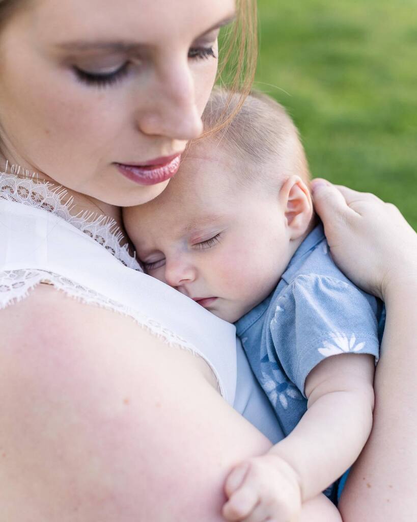lightcreativenc's tweet photo. The best place to be: wrapped up in your mama’s love 💜

(Disclaimer:) Sweet Penny wasn't this peaceful for the whole session. They had a tough drive to the park through traffic, she got a bottle when they arrived but apparently not enough, and she wa… https://t.co/PF7ICPVGS5 https://t.co/9DTYIpUd4p