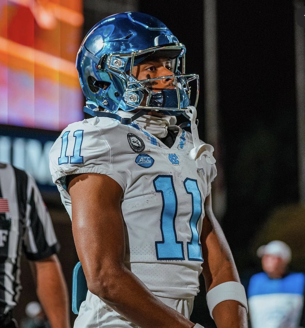 Carsonclark_11's tweet photo. I will be in chapel hill tomorrow @DemetricDWarren @GregBiggins @adamgorney @GametimeRC @UNCCoachThig @CoachGalloway7 @Coach_JLett @LosAlFootball #gotarheels https://t.co/fwFdbF6eAB