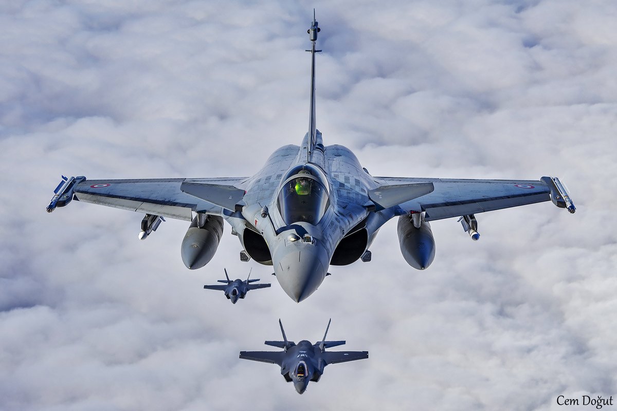 Rafale and F-35As over the Baltic Sea 
#SecuringTheSkies #StrongerTogether #KoninklijkeLuchtmacht #Rafale #ArméedelAir