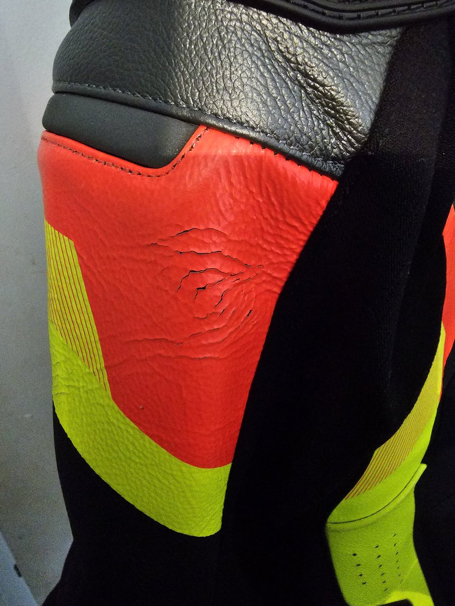 chappo19901's tweet photo. @alpinestars got this atom v4 suit a few months back used them a maximum 5 times and this has happened 😳  it's been discontinued what do I do ? https://t.co/LtPc7OirRu