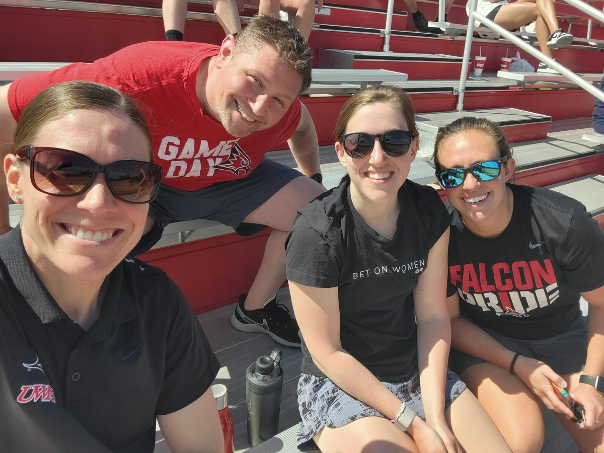 clanning01's tweet photo. Chancellor's Giving Day Selfie Challenge accepted!! Let's go Falcons!!
#FFT #GrowTheNest #LetsBeLimitless https://t.co/dJXZaftN89
