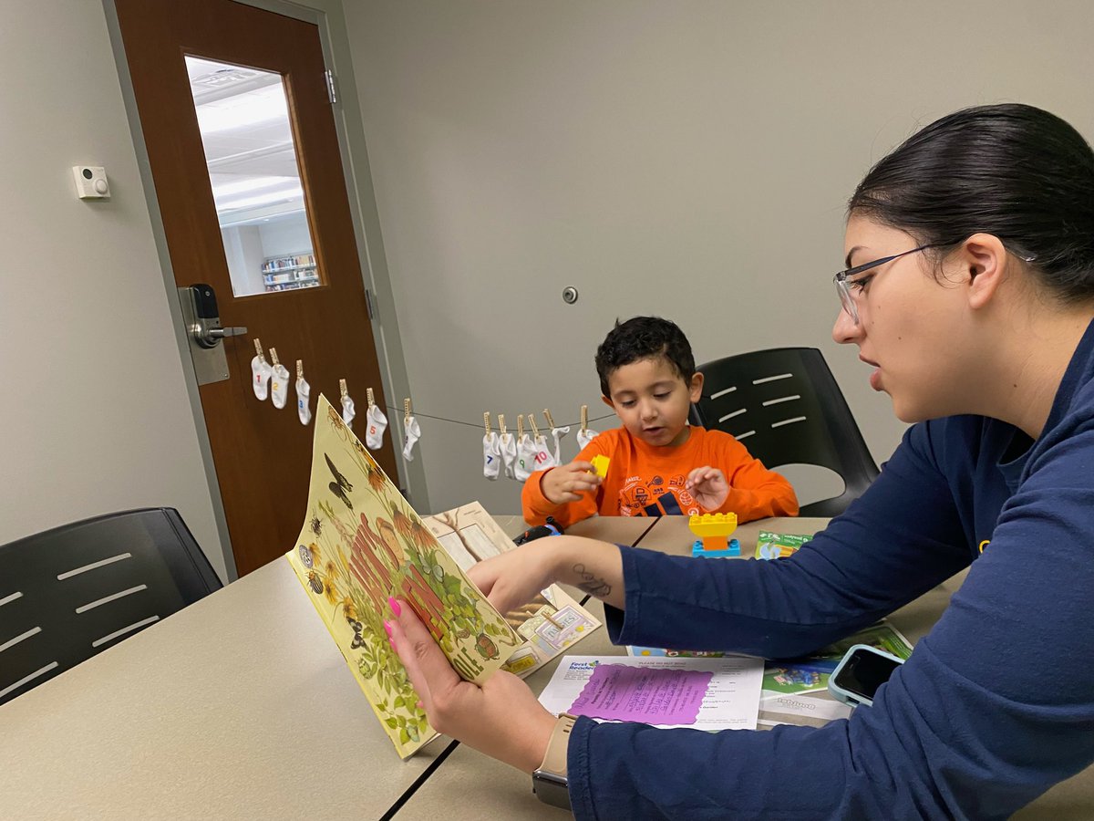 RCPS_EarlyLearn's tweet photo. During a Pat visit with Mrs. Gutierrez Student A works on fine motor skills, counting and matching while hanging out the wash. Mom reads a book as well during the visit.
#insectclassification #pat #dph #finemotor #count  #math #parentsasteachers https://t.co/F8MUyitolO