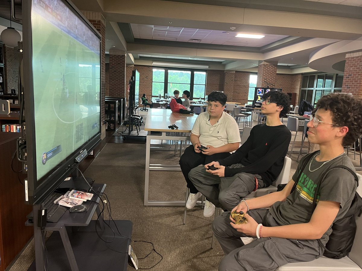 FBLA and Computer Science Honor Society is hosting their eSporting event tonight at BHS! 🕹️🏆🕹️