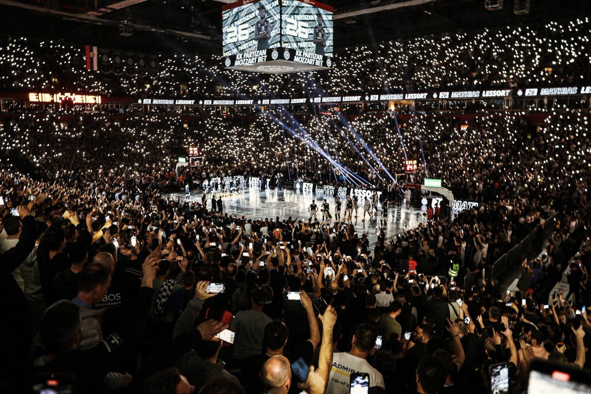 Crno - belo sada je svuda oko nas!✊🏽⚫️⚪️

#KKPartizan #EuroLeague <a href="/EuroLeague/">EuroLeague</a>