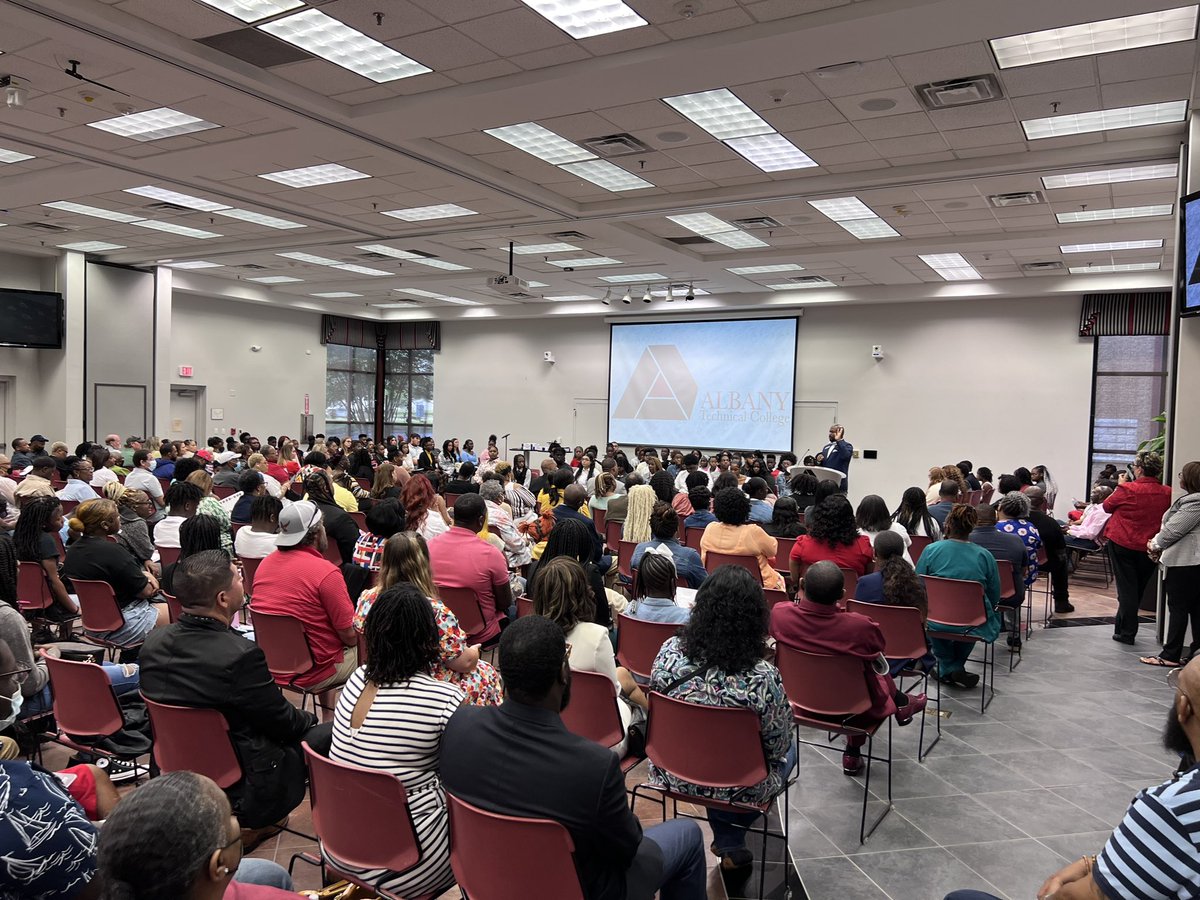 SmithCheryl12's tweet photo. Congratulations to our scholars on your accomplishments! You are one step closer! Thank you @AlbanyTech for your partnership and belief in our @DoCoSchools students! #DCSSPROUD #DualEnrollment https://t.co/6pmwUPv6GQ