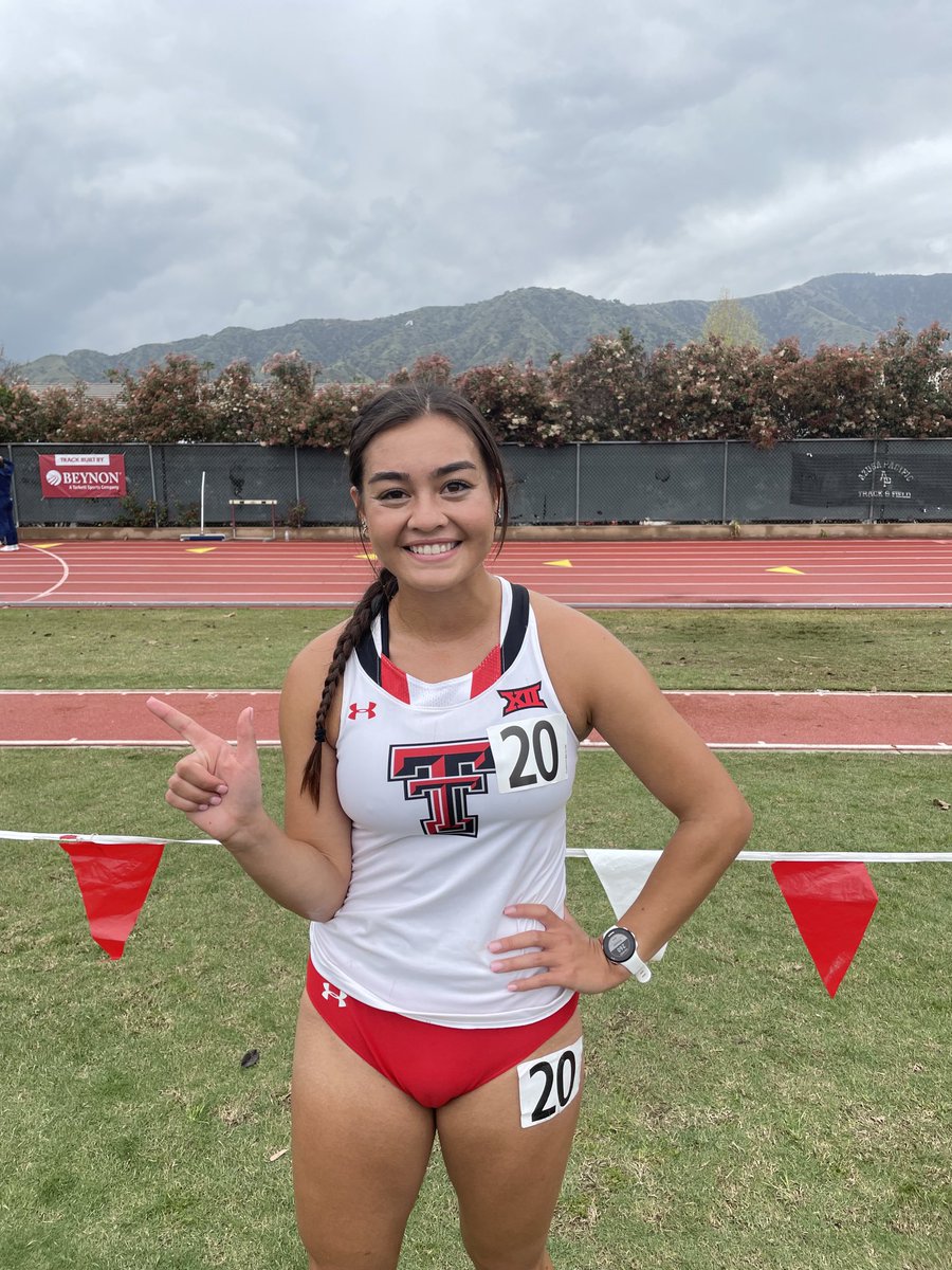 The PRs continue with ⁦<a href="/ManghamEmmy/">Emmy Mangham</a>⁩ running 18:21 for her 5k. #raiderpower