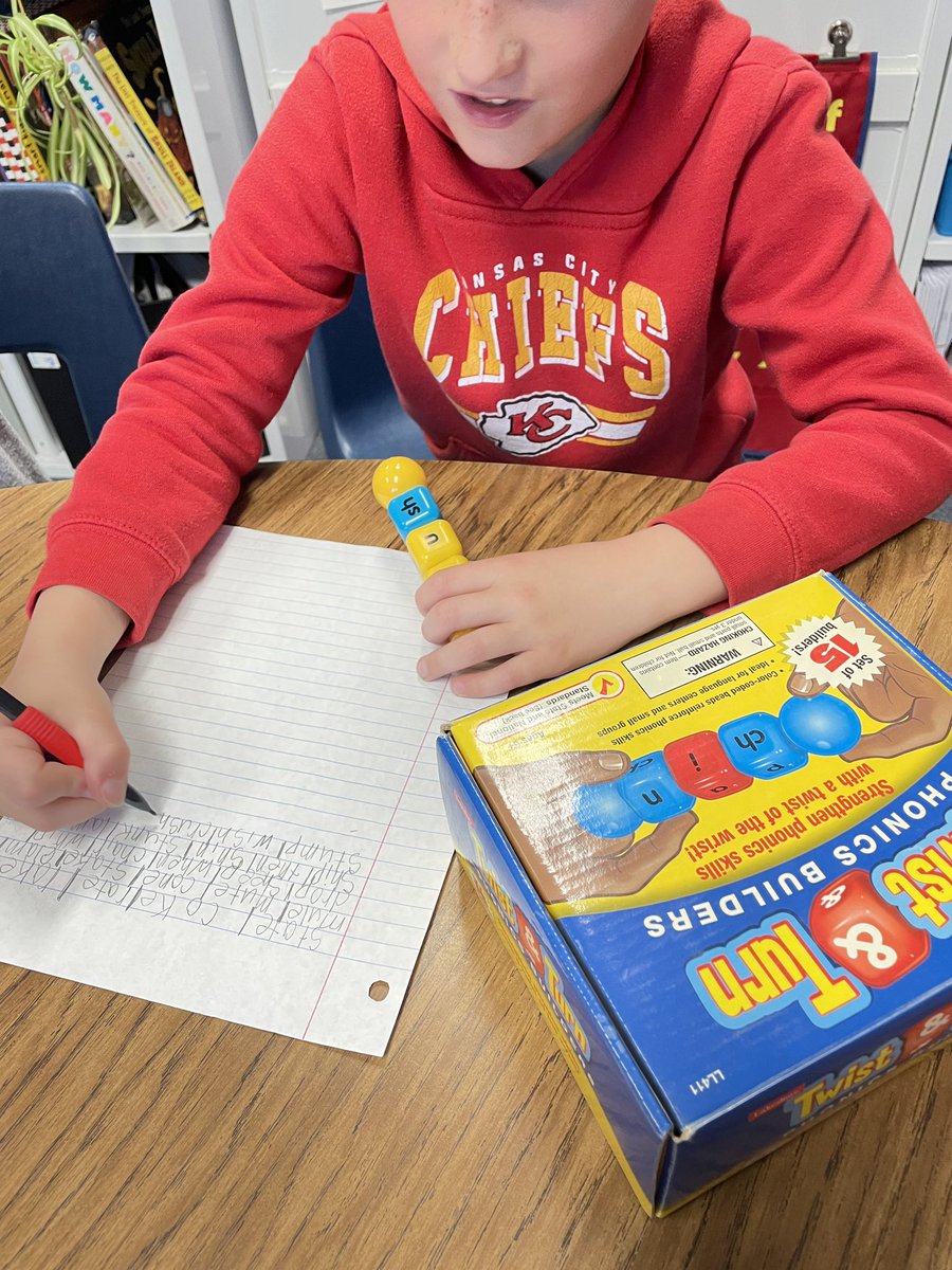 willismepo's tweet photo. @lakeshorelearn Twist &amp; Turn Phonics Builders in 2nd grade Title 1. #mepoclassroom https://t.co/mOyCi7MOSM