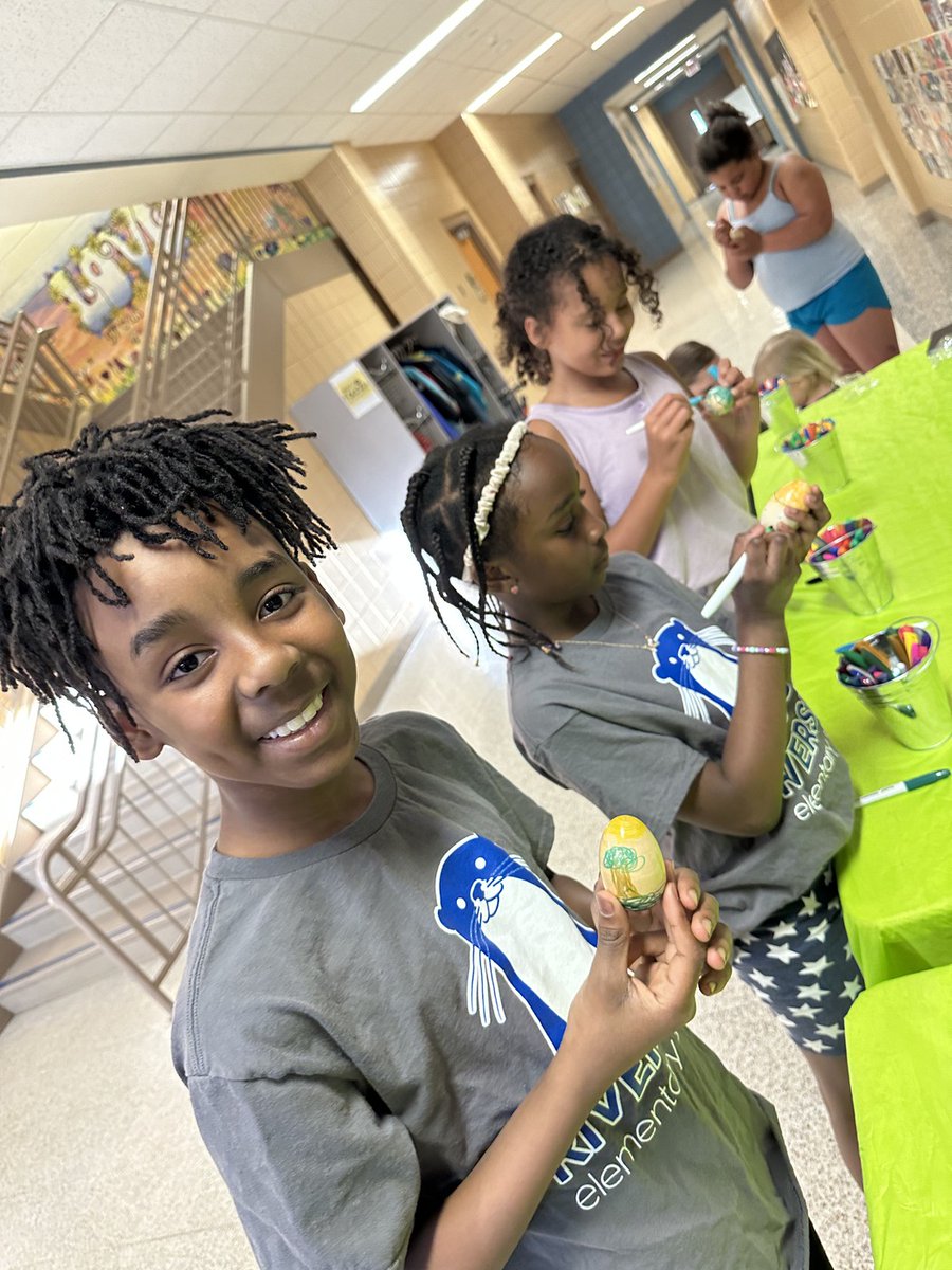 RiversideOtters's tweet photo. A beautiful Family Night at Riverside Central Elementary School with musician, Mike Arturi! We had amazing food from Jersey Jo's, fun crafts, and the whole family joining drum circles with Mike Arturi.  

Arturi is the founder of the Universal Music Center in Red Wing. https://t.co/jxuCWyhNpi