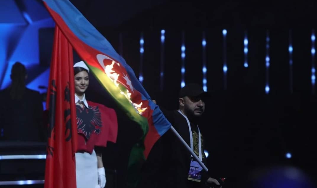 aytashk77's tweet photo. The Azerbaijan Flag was burned on stage during the opening of the EU Weightlifting Championships in Yerevan today.Supporting Armenia's behavior is equivalent to supporting ISIS.#Armenia is a #Terroriststate,its community has also been terrorized.@Euro_Champs https://t.co/y8wxw6Mn7Y