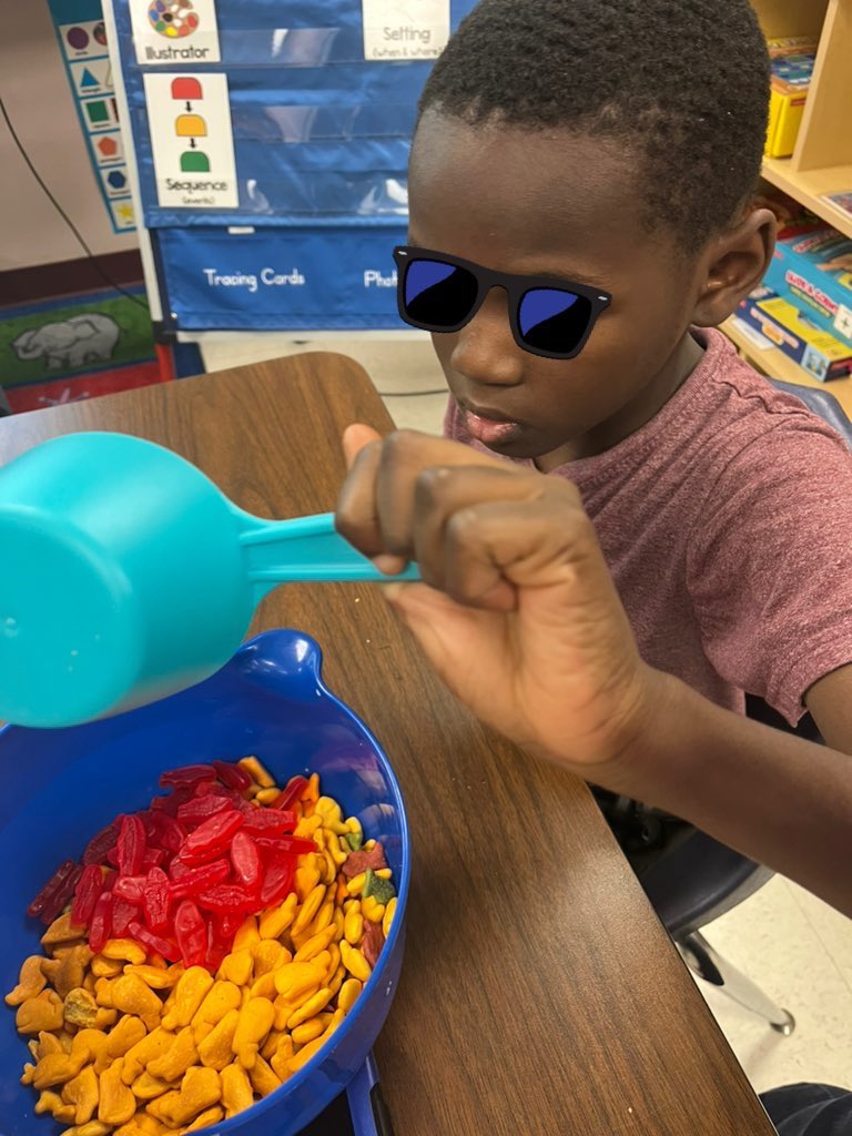 IreneGo71039953's tweet image. Goldfish, and whales, and sharks, oh my!!! Ended our week making our ocean snack mix.  @NISDRabaES #LifeinAle