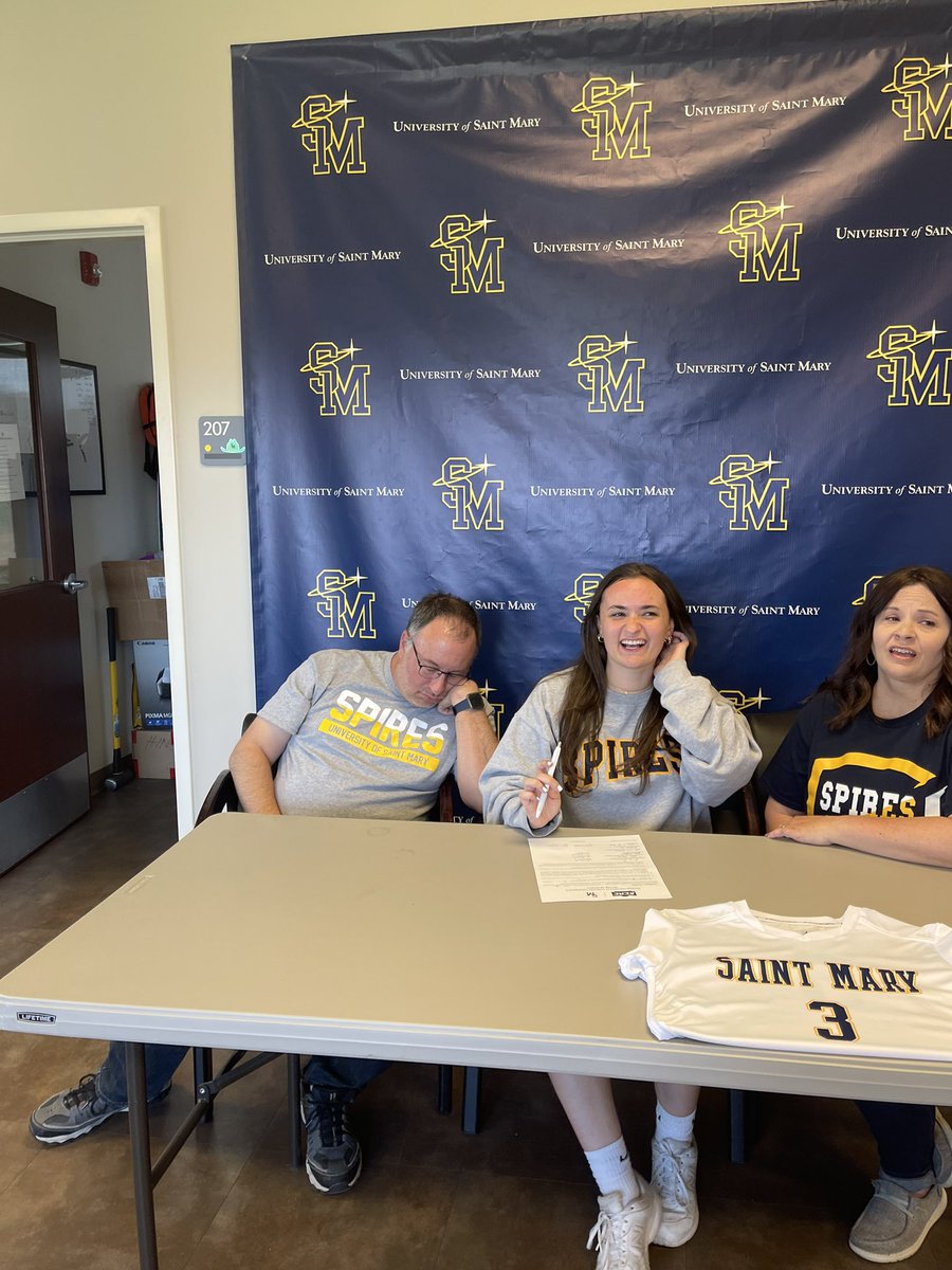 bhallier's tweet photo. Rising like a Spire! @josiehallier will be off to @SpiresWSOC this fall! She’ll be playing with her cousin @nxnak0 to reprise the role of Harry and Lloyd! #RollSpires https://t.co/ZztGKboJA5