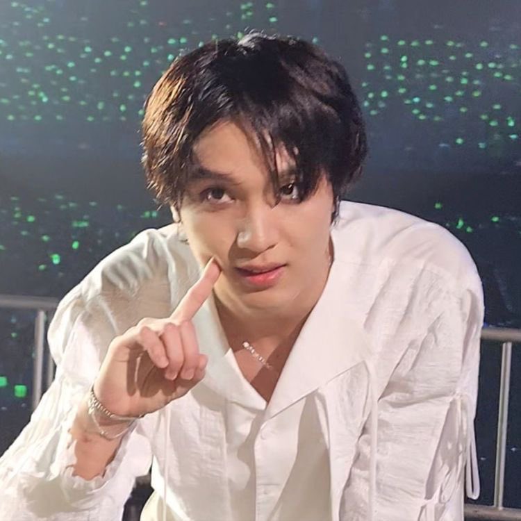 haechan pics tweet media