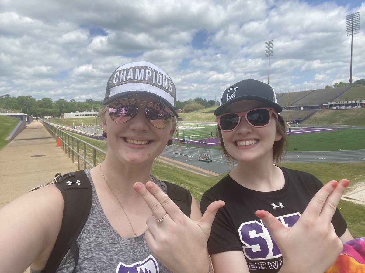 BeyerCarlene's tweet photo. Frances and I took a quick lunch break to watch @SFA_TFXC  compete!! Planning on heading back later today! 
@AxeSfa @SFA_Bowling 
#theaXegames https://t.co/pEE20dHrrj