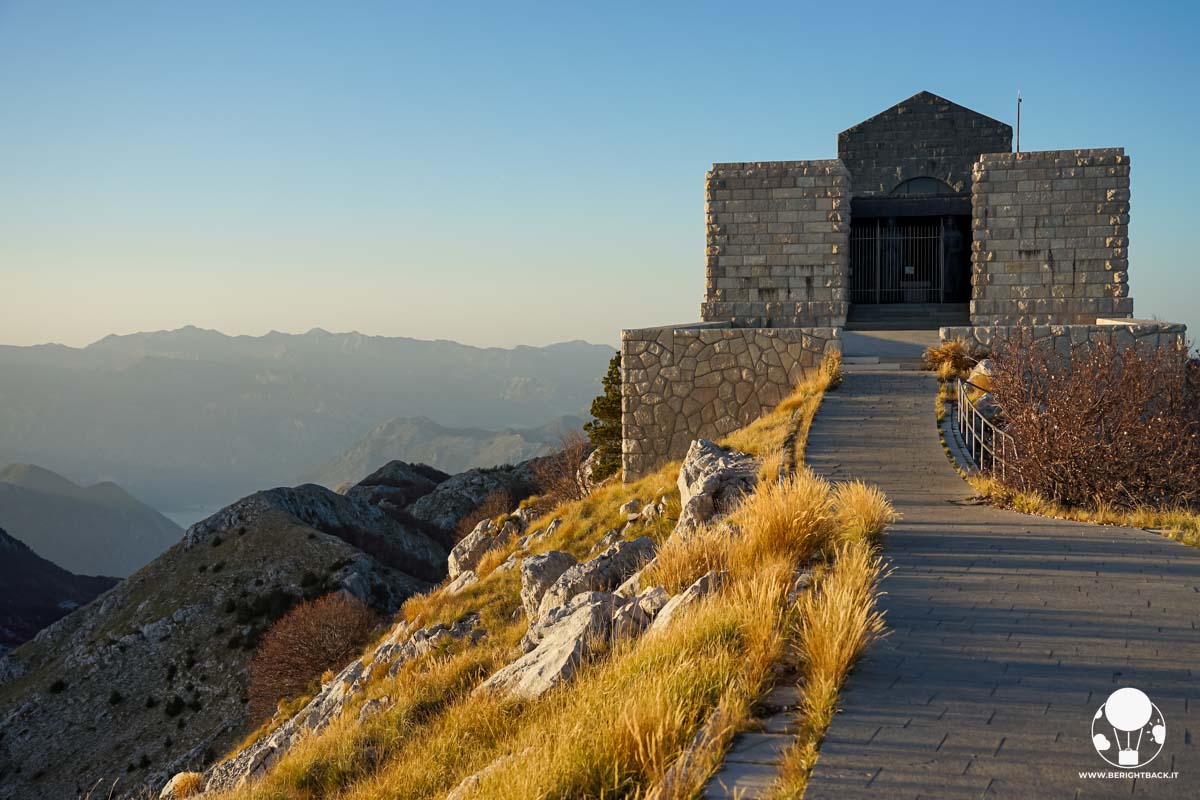 BeRightBackIT's tweet image. ⚡️Nuovo post⚡️
Curiosità sul Montenegro

berightback.it/curiosita-sul-…

Ecco le 25 curiosità sul #Montenegro che secondo me vi faranno venire voglia di partire subito 🇲🇪