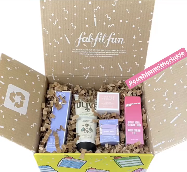 Get your #unboxingwow when you #cushionwithcrinkle 😉 Hey, @fabfitfun, Give #monstercrinkle a try! #subscriptionboxes #subscriptionboxcurator #subscriptionboxes