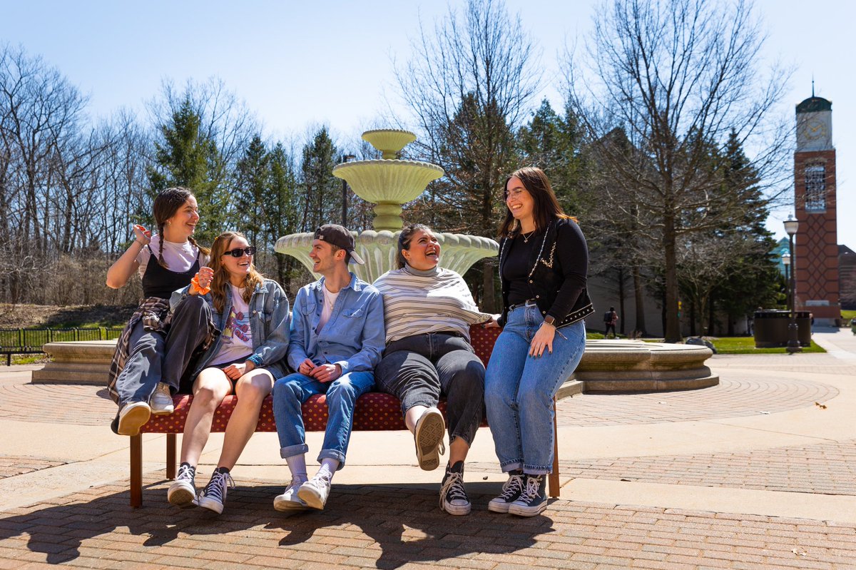 ExtravaGRANDza ☼💙☾  

This coming up week will consist of extra grand events to help relieve the stress of finals. Bring yourself and some f•r•i•e•n•d•s to finish off the school year with good vibes! 

Follow this link for more event info gvsu.edu/cab/extravagra…