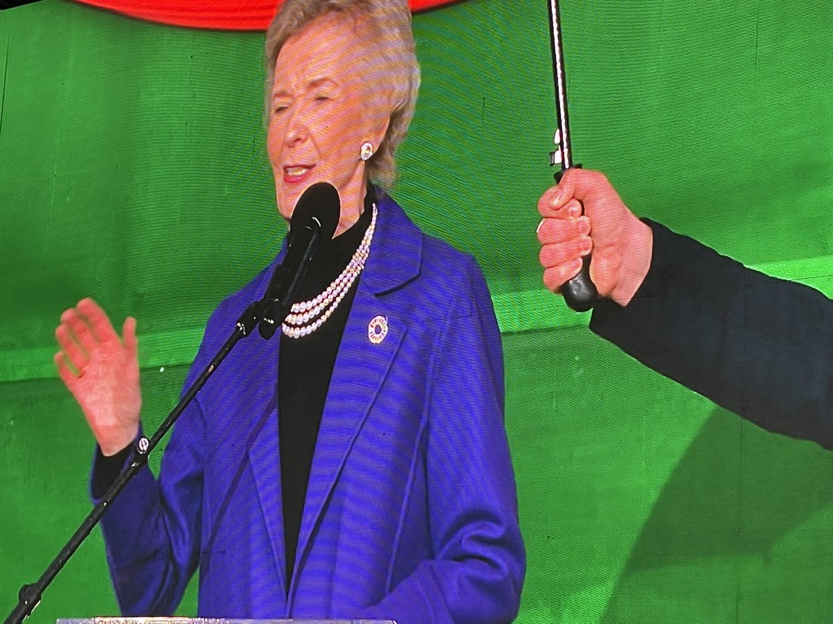 seanictmayo's tweet photo. Mary Robinson @MaryRobinsonCtr outlining why the light that adorned Áras an Uachtarán is now is in her childhood bedroom - acknowledging those who left Ireland for conflict, poverty, sexual orientation. Perfect introduction to Eavan Boland words #Ballina2023 @rtenews https://t.co/CyDIYXghmc