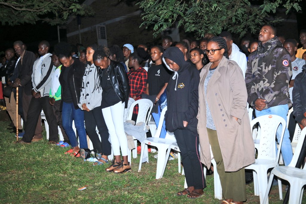 V/mayor <a href="/JeanneBihogo/">V/M ED Rwamagana</a>: Twibuka abazize Jenoside yakorewe Abatutsi kugira ngo tubasubize icyubahiro n'agaciro bambuwe bakicwa. Tuzirikana kandi ubutwari bw'Ingabo za RPA/Inkotanyi zari ziyobowe na Nyakubahwa Paul Kagame zigahagarika Jenoside zikanarokora abicwaga. #Kwibuka29