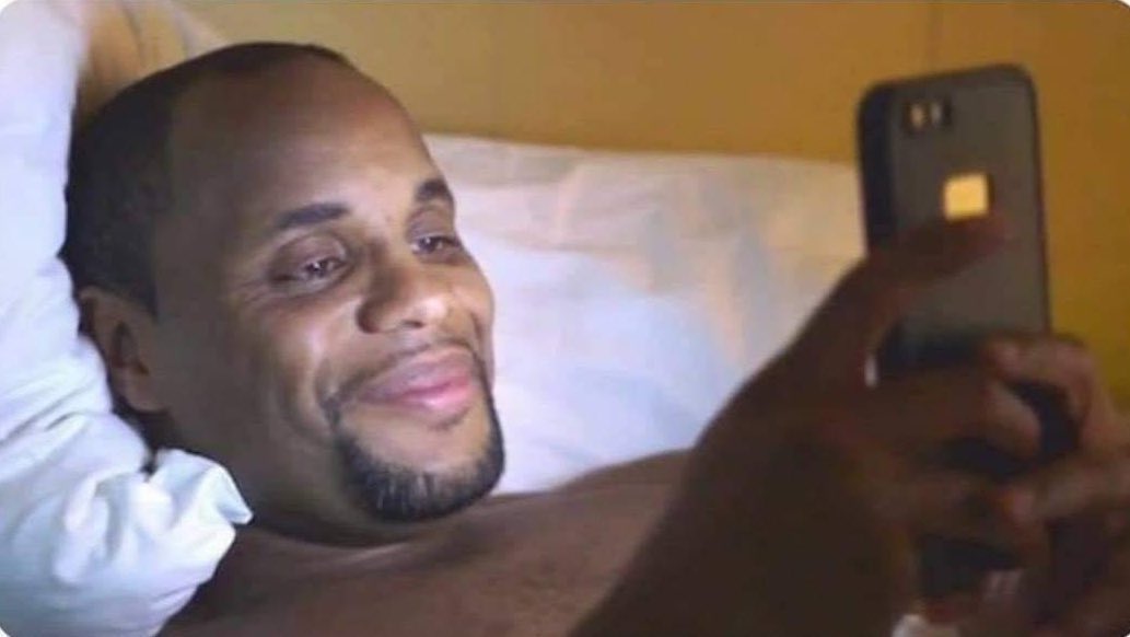 malcomjayzkasul's tweet photo. Me watching the @lynda_ddane video https://t.co/lHAHI82f6y
