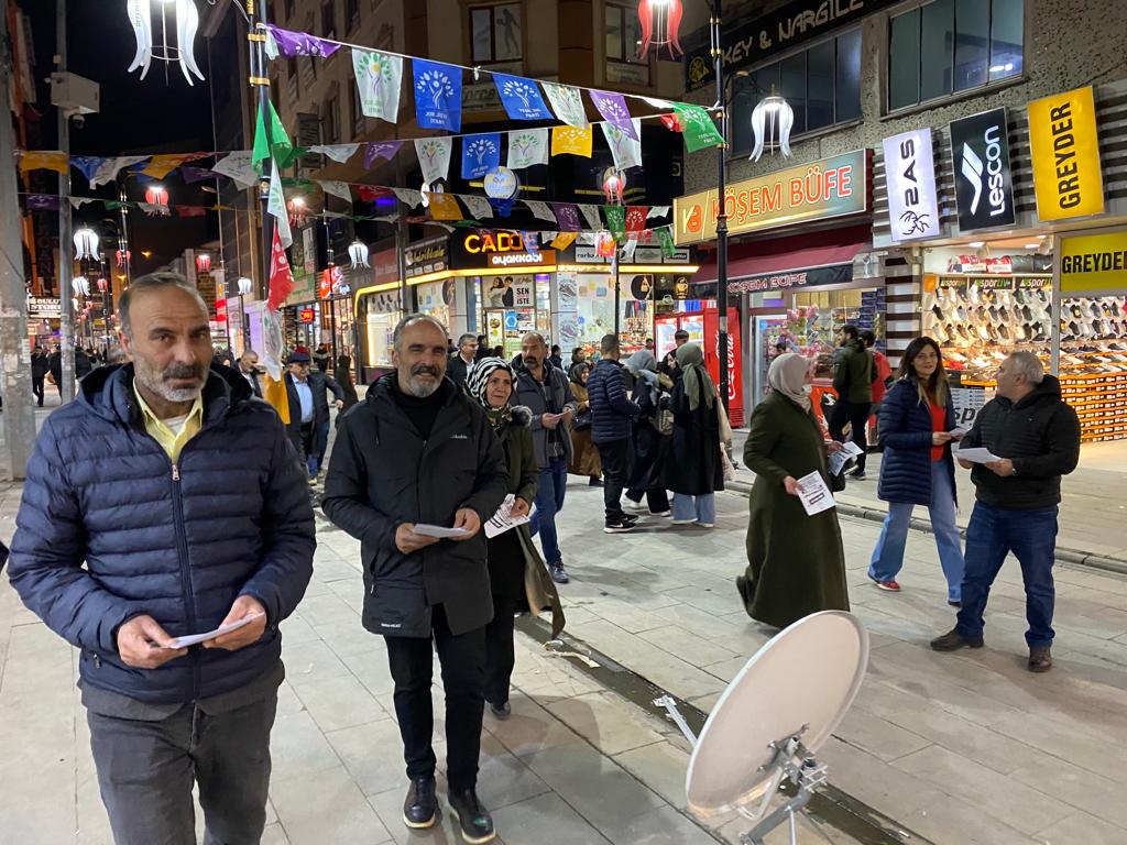 agr_hdp's tweet photo. Yarın saat 15 eş genel başkanlarımızı karşılamak için halkımızı davet ettik karşılama Doğubeyazıt yolu üzerinde muane istasyonu önünde olacak @DBP_AGIRI @yspagri04 https://t.co/bSVTBl1TV9