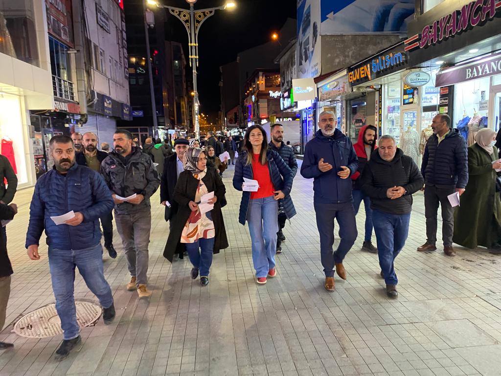 agr_hdp's tweet photo. Yarın saat 15 eş genel başkanlarımızı karşılamak için halkımızı davet ettik karşılama Doğubeyazıt yolu üzerinde muane istasyonu önünde olacak @DBP_AGIRI @yspagri04 https://t.co/bSVTBl1TV9