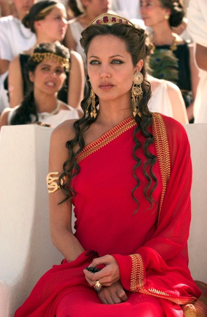 kieraPlume's tweet photo. Queen Olympias &amp; mother of Alexander The Great in "Alexander".♥️ #AngelinaJolie #Olympias https://t.co/LDEl4p1bbi