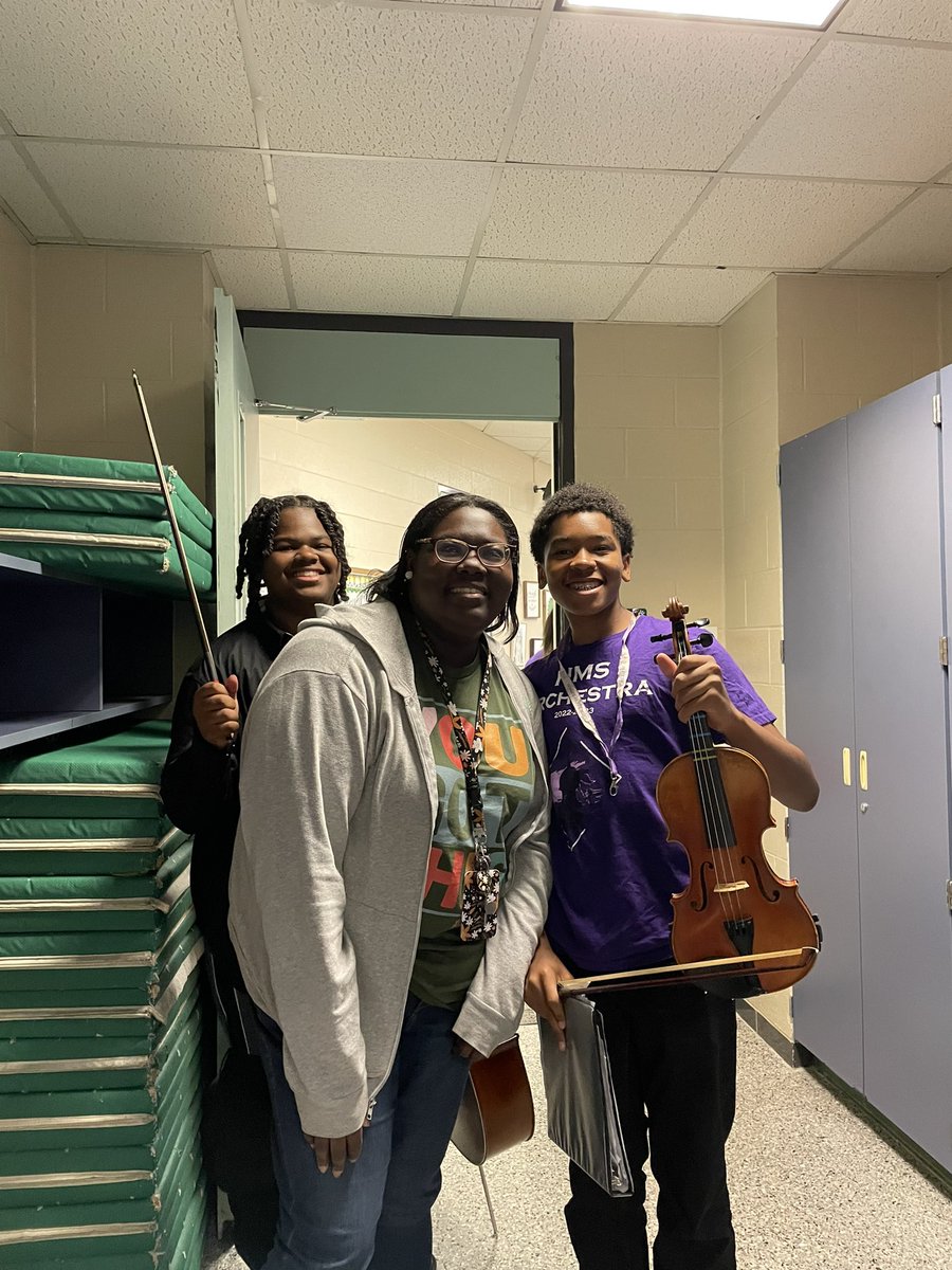support_wpe's tweet photo. Our Pandas are ready for the STAAR test!! Thank you @humblemsorch for coming out to support &amp; encourage WPE 🐼 💚 @HumbleISD_WPE @orchestra_HHS @wdyanaya @CelesteMyres @WPETHIRDgrade https://t.co/0E2pL2HqP2
