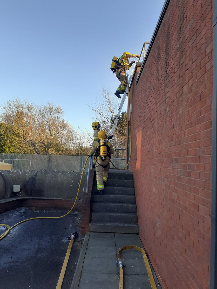 WMwright4062's tweet photo. Multi-pump exercise at Barrow FS last night. Crews confronted with a disused commercial property being used by squatters - limited access, complex layout and threats of violence towards BA Teams, all adding to the scenario. 
@fire_barrow
@Walney_Fire_Stn https://t.co/QjWMNeq5UY