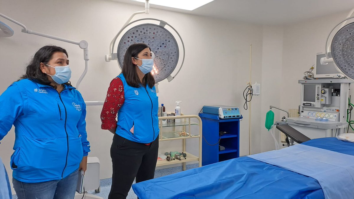 #CruzadaPorLaSalud | La viceministra de Atención Integral, Carmen Guerrero; <a href="/IsabelCuevaOrt1/">Isabel Cueva Ortega</a>, coordinadora <a href="/Salud_CZ7/">Coordinación Zonal 7-SALUD 🇪🇨</a> y el gobernador <a href="/FredyBravoB/">Fredy Bravo</a> verifican servicios médicos, equipamiento, medicamentos e infraestructura del Hospital Básico José Miguel Rosillo de #Cariamanga.