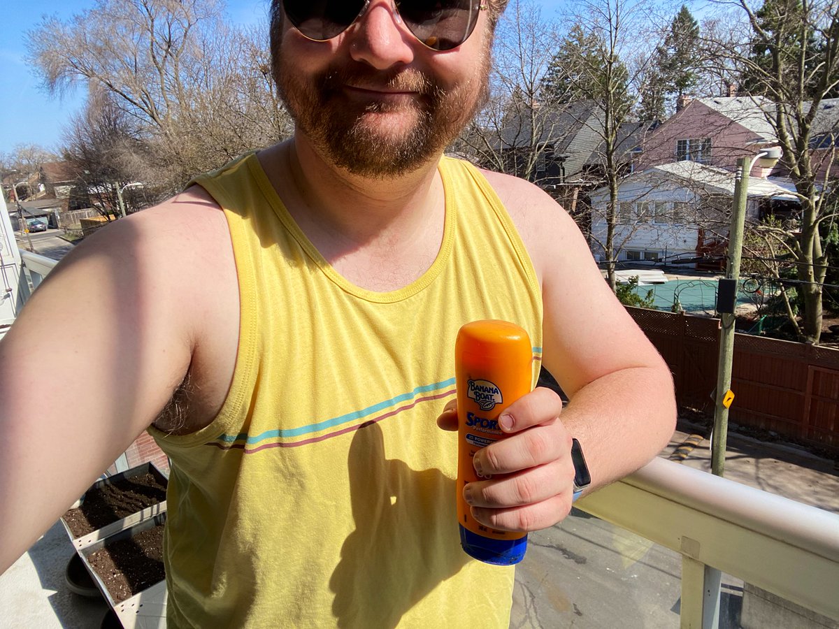 ImposterLiam's tweet photo. Sun’s out, pasty white guns out 💪🏻
#FarmersTan #SPF60 https://t.co/NbDjgCqizO