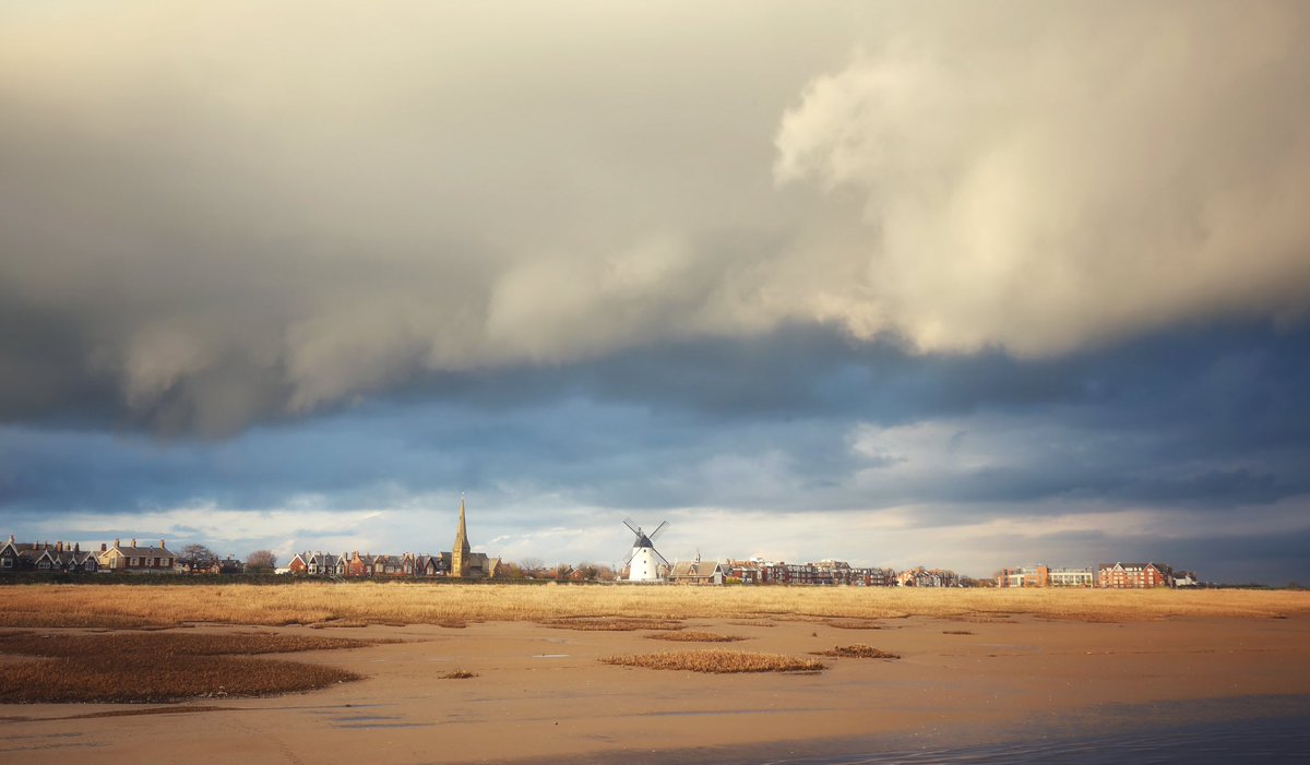 Some great clouds over Lytham this evening.

#lytham #lythamwindmill #lancashire #fyldecoast @StormHour