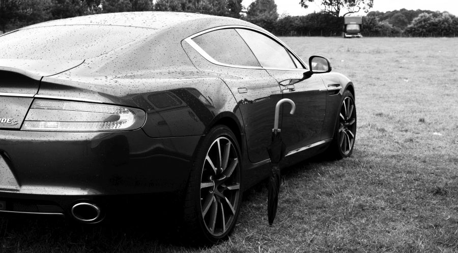 HESKIN.
Don't touch the umbrella, it's a Q Branch issue.....
#blackandwhitephotography #AstonMartin #performancecar #umbrella #QBranch