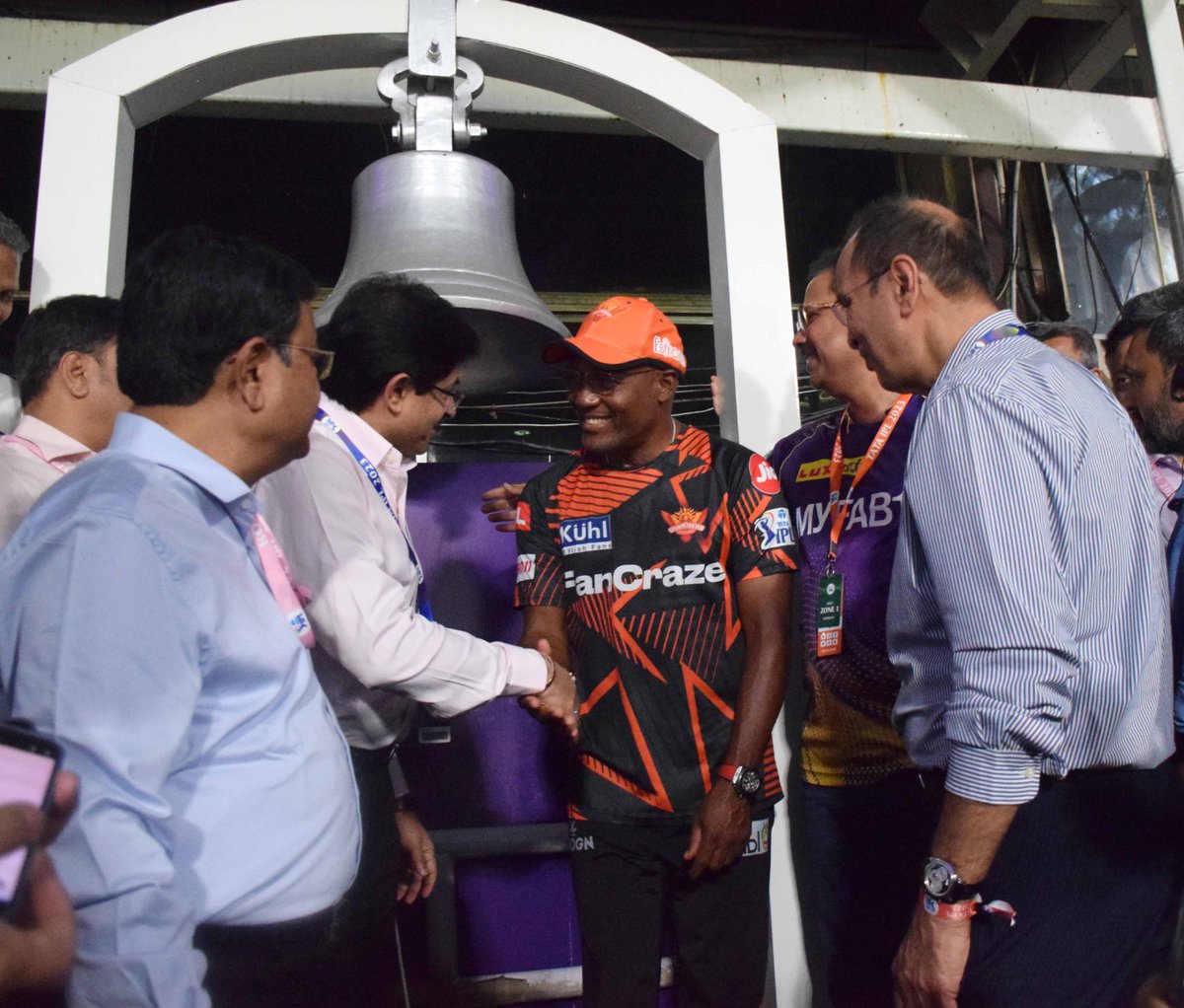 Legendary Caribbean cricketer #BrianLara rang the #EdenBell in the presence of CAB President Snehasish Ganguly, Secretary Naresh Ojha and other members of CAB. #CAB